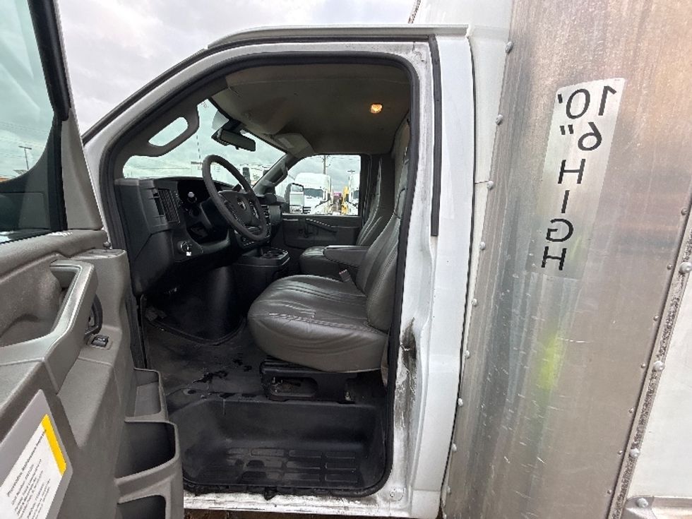Light Duty Box Truck-Light and Medium Duty Trucks-GMC-2021-Savana G33903-Chicago (Melrose Park)-IL-97,009\n\t\tmiles-$ 30,250 - Image 17