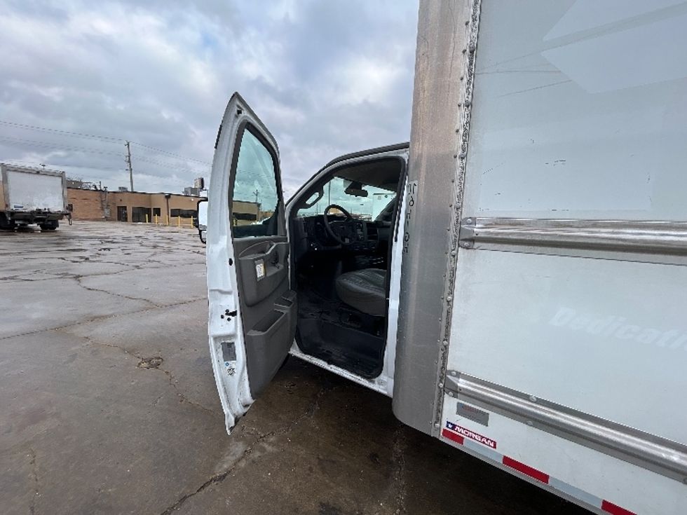 Light Duty Box Truck-Light and Medium Duty Trucks-GMC-2021-Savana G33903-Chicago (Melrose Park)-IL-97,009\n\t\tmiles-$ 30,250 - Image 16