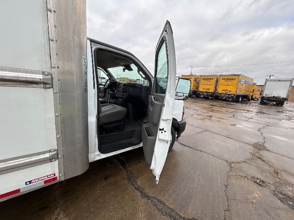 Light Duty Box Truck-Light and Medium Duty Trucks-GMC-2021-Savana G33903-Chicago (Melrose Park)-IL-97,009\n\t\tmiles-$ 30,250 - Image 20