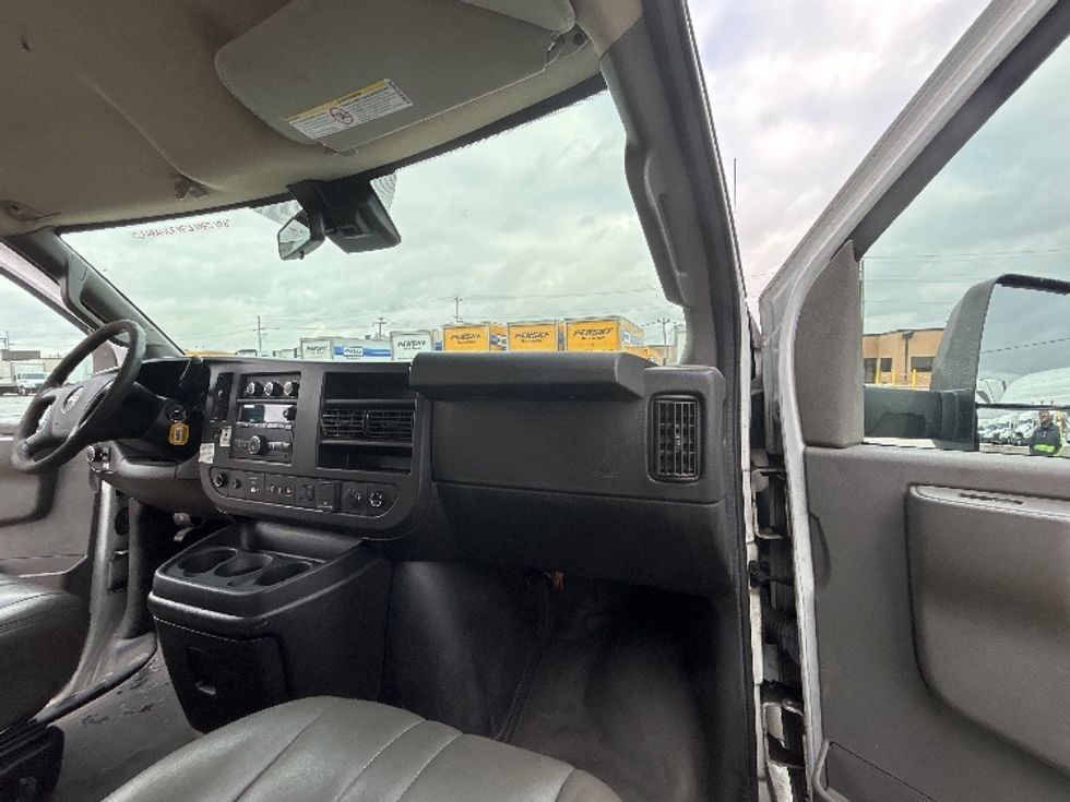 Light Duty Box Truck-Light and Medium Duty Trucks-GMC-2021-Savana G33903-Chicago (Melrose Park)-IL-97,009\n\t\tmiles-$ 30,250 - Image 21
