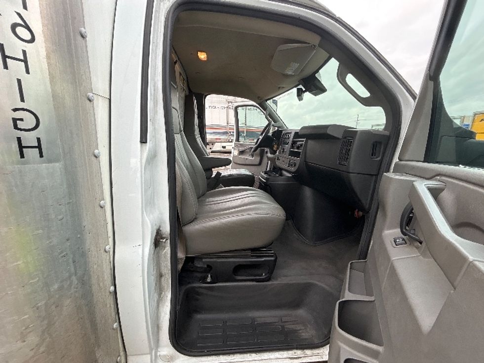 Light Duty Box Truck-Light and Medium Duty Trucks-GMC-2021-Savana G33903-Chicago (Melrose Park)-IL-97,009\n\t\tmiles-$ 30,250 - Image 22