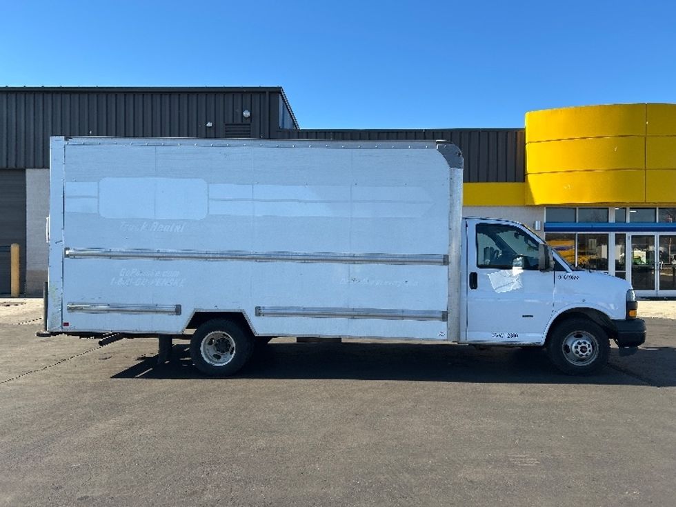 Light Duty Box Truck-Light and Medium Duty Trucks-GMC-2021-Savana G33903-Chicopee-MA-100,628\n\t\tmiles-$ 27,750 - Image 13