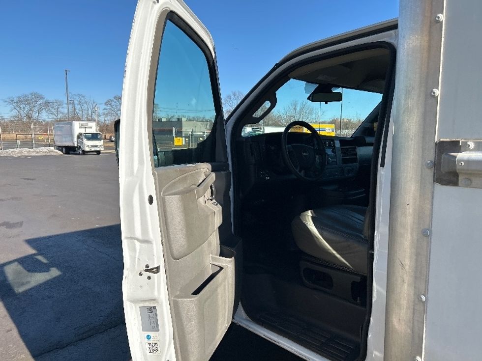 Light Duty Box Truck-Light and Medium Duty Trucks-GMC-2021-Savana G33903-Chicopee-MA-100,628\n\t\tmiles-$ 27,750 - Image 14