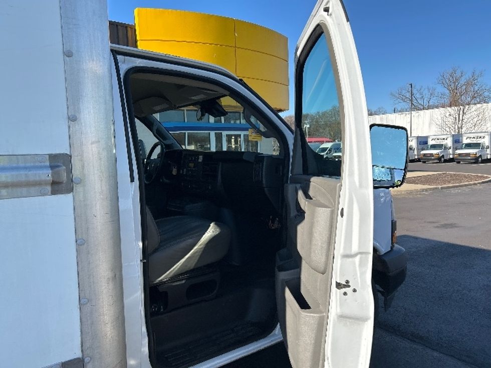 Light Duty Box Truck-Light and Medium Duty Trucks-GMC-2021-Savana G33903-Chicopee-MA-100,628\n\t\tmiles-$ 27,750 - Image 18