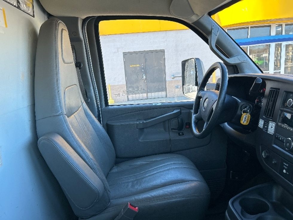 Light Duty Box Truck-Light and Medium Duty Trucks-GMC-2021-Savana G33903-Chicopee-MA-100,628\n\t\tmiles-$ 27,750 - Image 20