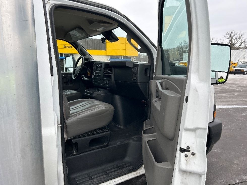 Light Duty Box Truck-Light and Medium Duty Trucks-GMC-2021-Savana G33903-Chicopee-MA-101,308\n\t\tmiles-$ 27,500 - Image 18