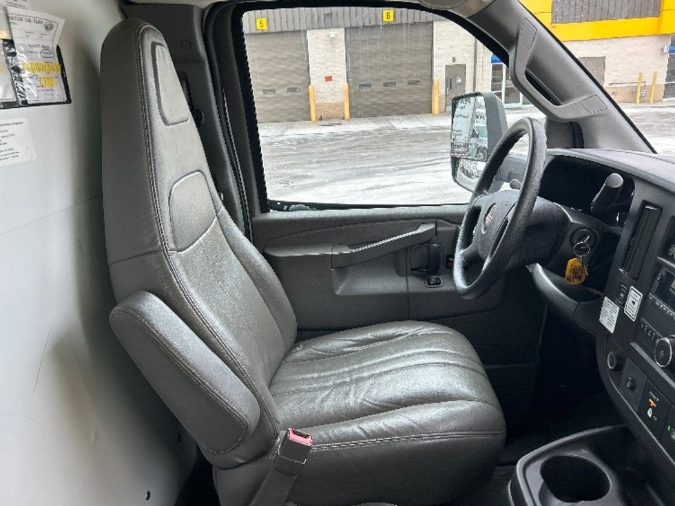 Light Duty Box Truck-Light and Medium Duty Trucks-GMC-2021-Savana G33903-Chicopee-MA-101,308\n\t\tmiles-$ 27,500 - Image 20