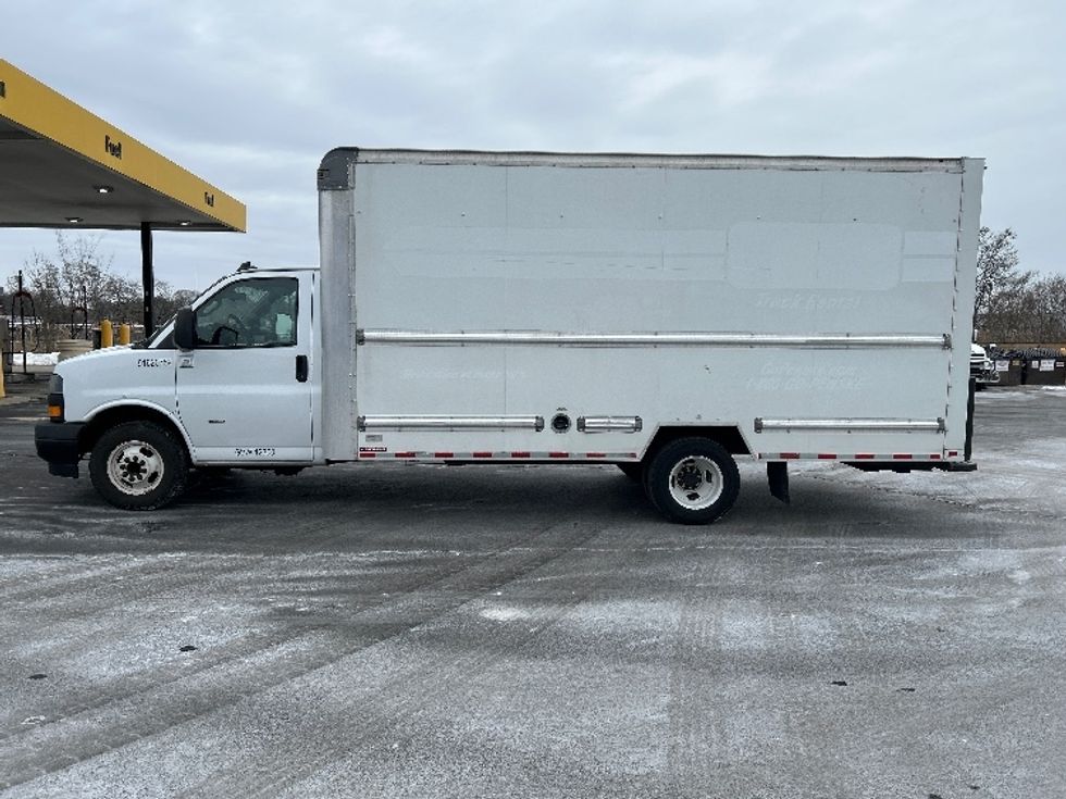 Light Duty Box Truck-Light and Medium Duty Trucks-GMC-2021-Savana G33903-Chicopee-MA-101,308\n\t\tmiles-$ 27,500 - Image 4