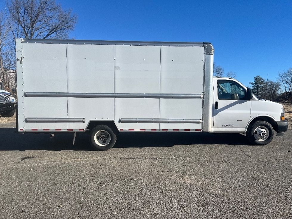 Light Duty Box Truck-Light and Medium Duty Trucks-GMC-2021-Savana G33903-Chicopee-MA-111,513\n\t\tmiles-$ 26,500 - Image 15