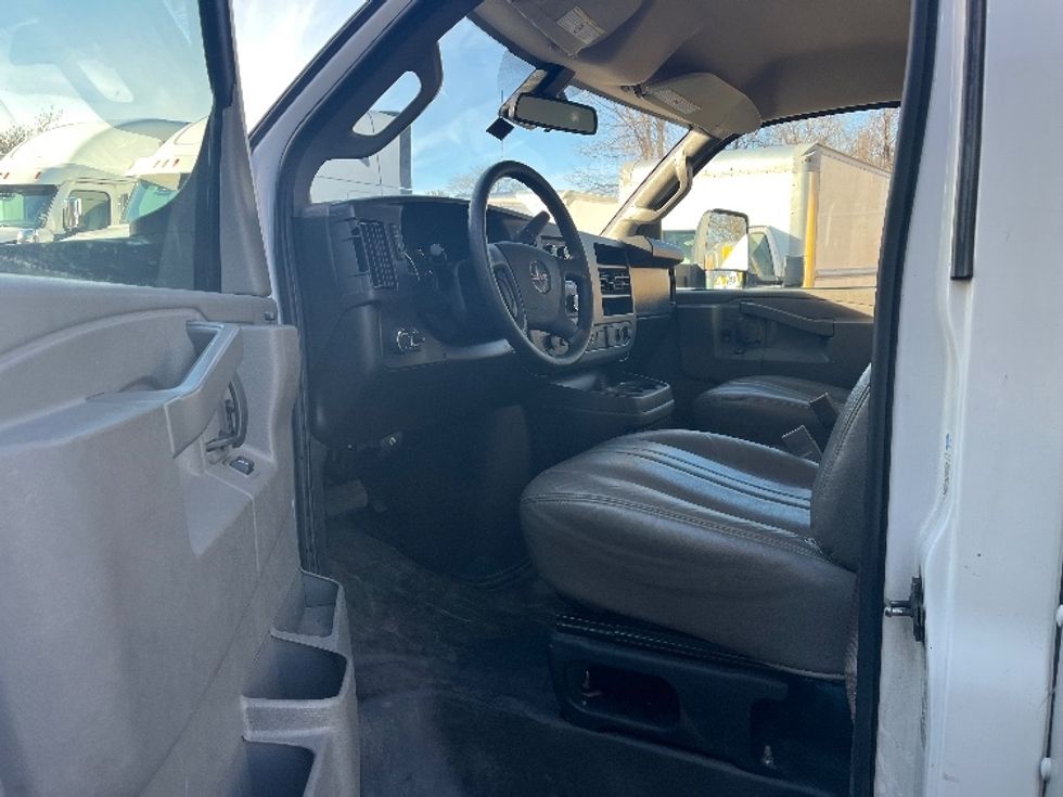 Light Duty Box Truck-Light and Medium Duty Trucks-GMC-2021-Savana G33903-Chicopee-MA-111,513\n\t\tmiles-$ 26,500 - Image 16