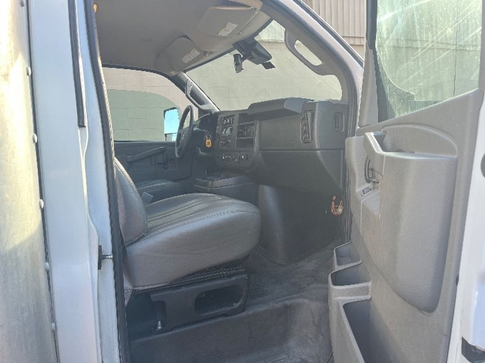 Light Duty Box Truck-Light and Medium Duty Trucks-GMC-2021-Savana G33903-Chicopee-MA-111,513\n\t\tmiles-$ 26,500 - Image 20