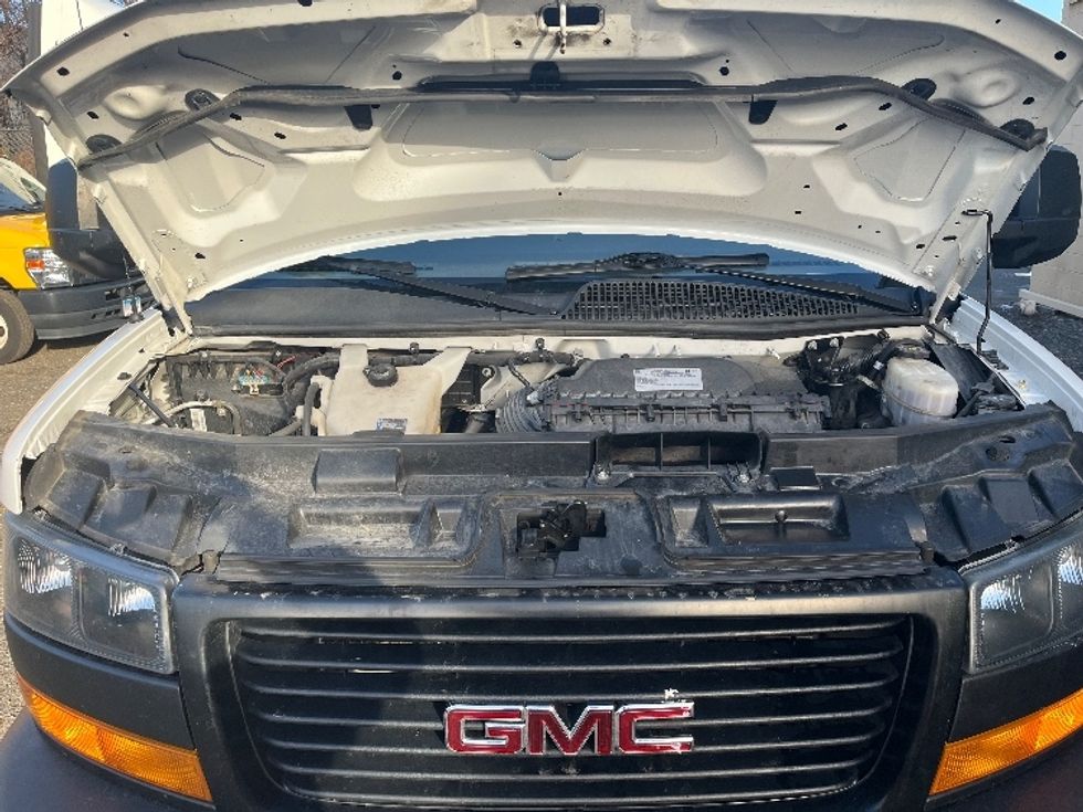 Light Duty Box Truck-Light and Medium Duty Trucks-GMC-2021-Savana G33903-Chicopee-MA-111,513\n\t\tmiles-$ 26,500 - Image 23