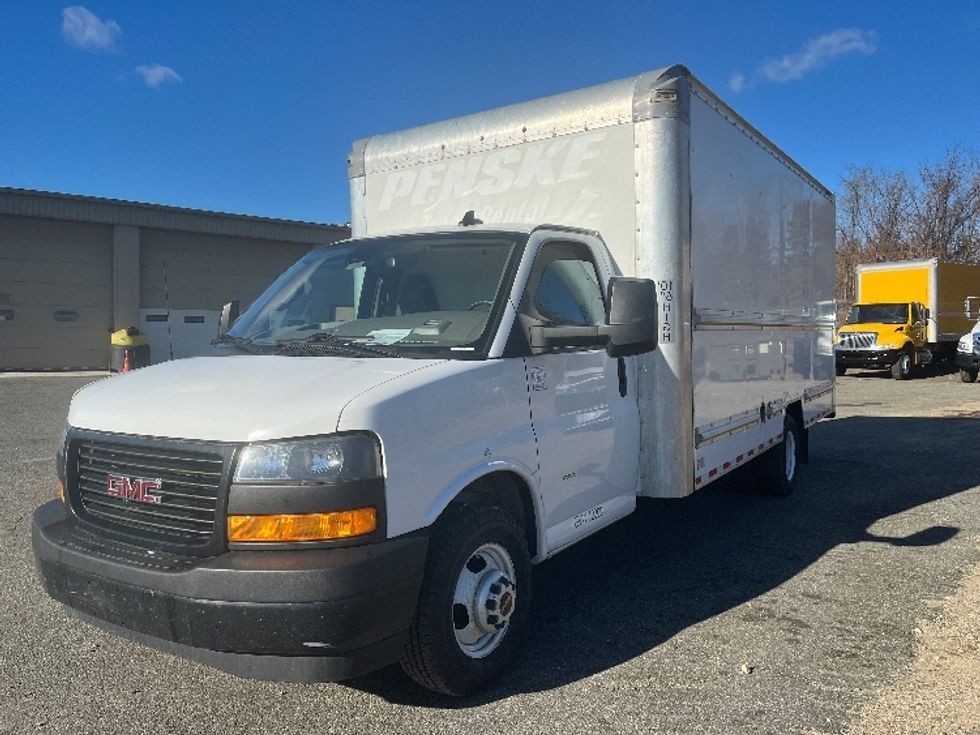 Light Duty Box Truck-Light and Medium Duty Trucks-GMC-2021-Savana G33903-Chicopee-MA-111,513\n\t\tmiles-$ 26,500 - Image 3