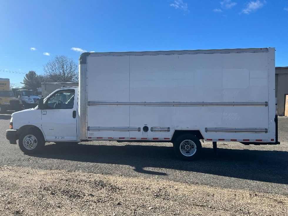 Light Duty Box Truck-Light and Medium Duty Trucks-GMC-2021-Savana G33903-Chicopee-MA-111,513\n\t\tmiles-$ 26,500 - Image 4