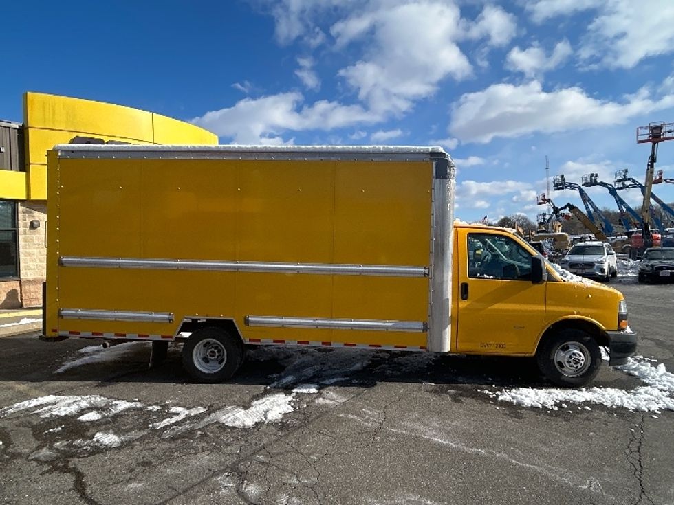 Light Duty Box Truck-Light and Medium Duty Trucks-GMC-2021-Savana G33903-Chicopee-MA-113,513\n\t\tmiles-$ 23,500 - Image 15