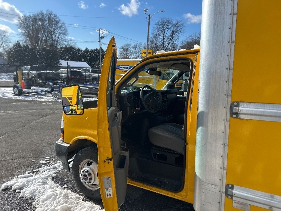 Light Duty Box Truck-Light and Medium Duty Trucks-GMC-2021-Savana G33903-Chicopee-MA-113,513\n\t\tmiles-$ 23,500 - Image 16