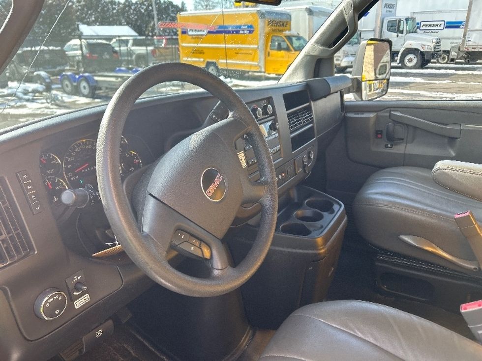 Light Duty Box Truck-Light and Medium Duty Trucks-GMC-2021-Savana G33903-Chicopee-MA-113,513\n\t\tmiles-$ 23,500 - Image 17