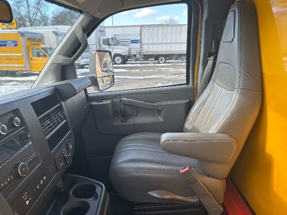 Light Duty Box Truck-Light and Medium Duty Trucks-GMC-2021-Savana G33903-Chicopee-MA-113,513\n\t\tmiles-$ 23,500 - Image 19
