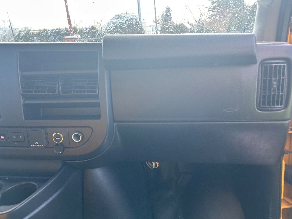 Light Duty Box Truck-Light and Medium Duty Trucks-GMC-2021-Savana G33903-Chicopee-MA-113,513\n\t\tmiles-$ 23,500 - Image 21