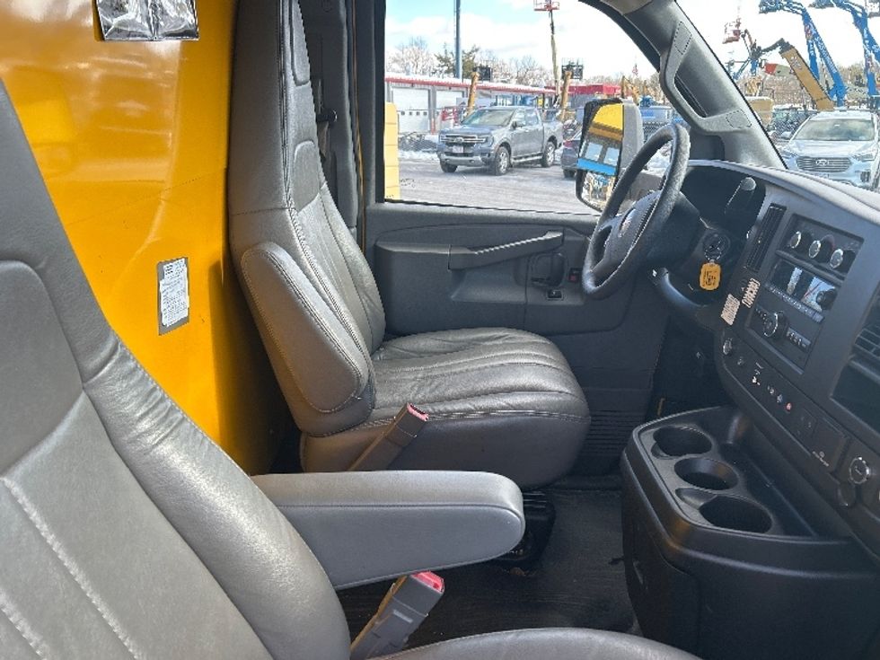 Light Duty Box Truck-Light and Medium Duty Trucks-GMC-2021-Savana G33903-Chicopee-MA-113,513\n\t\tmiles-$ 23,500 - Image 22