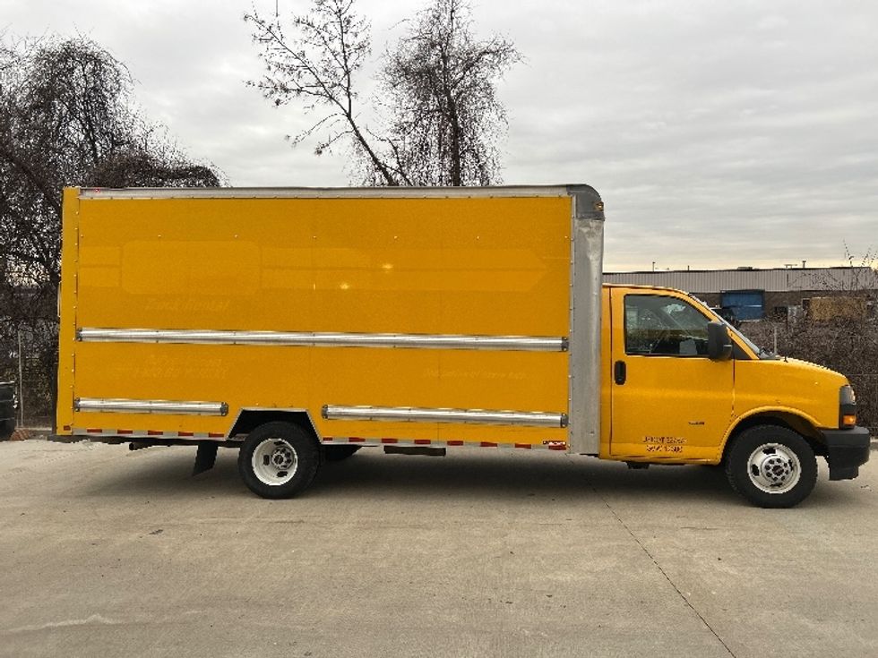 Light Duty Box Truck-Light and Medium Duty Trucks-GMC-2021-Savana G33903-Chicopee-MA-123,902\n\t\tmiles-$ 22,250 - Image 15