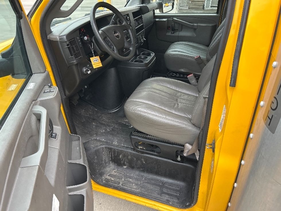 Light Duty Box Truck-Light and Medium Duty Trucks-GMC-2021-Savana G33903-Chicopee-MA-123,902\n\t\tmiles-$ 22,250 - Image 16