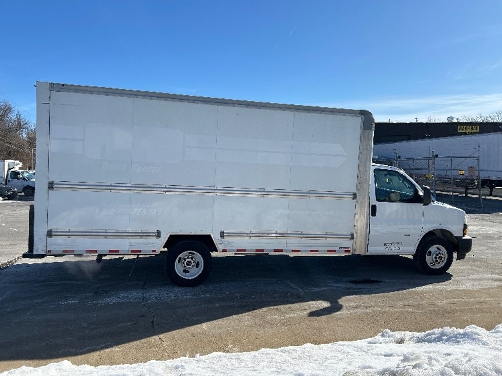Light Duty Box Truck-Light and Medium Duty Trucks-GMC-2021-Savana G33903-Chicopee-MA-132,352\n\t\tmiles-$ 24,000 - Image 15