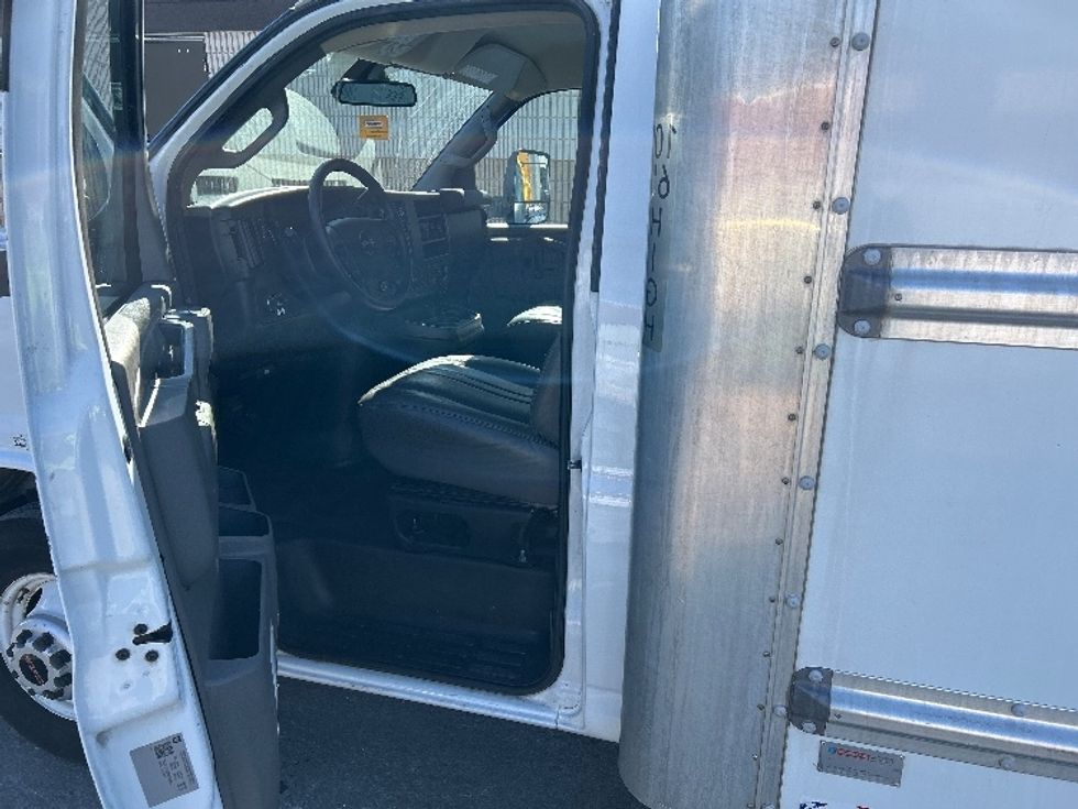 Light Duty Box Truck-Light and Medium Duty Trucks-GMC-2021-Savana G33903-Chicopee-MA-132,352\n\t\tmiles-$ 24,000 - Image 16