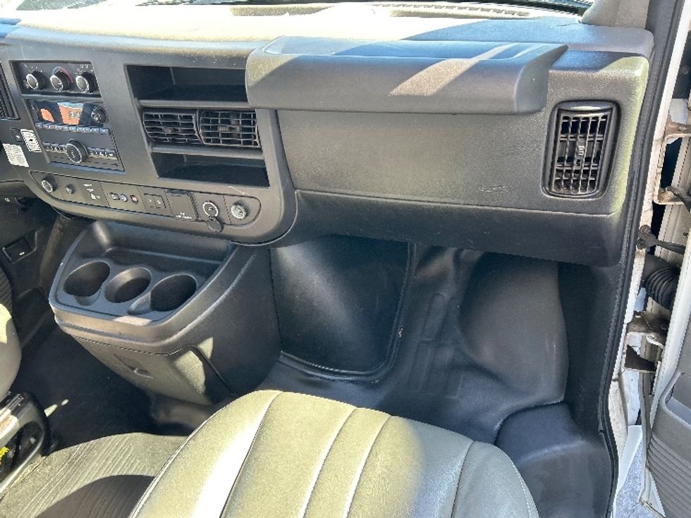 Light Duty Box Truck-Light and Medium Duty Trucks-GMC-2021-Savana G33903-Chicopee-MA-132,352\n\t\tmiles-$ 24,000 - Image 21