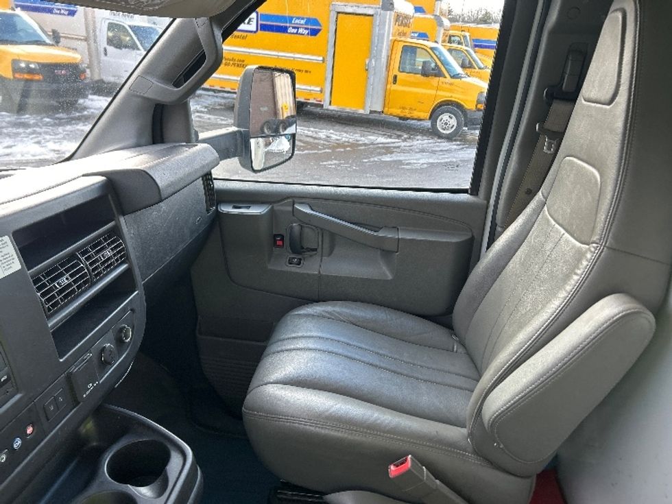 Light Duty Box Truck-Light and Medium Duty Trucks-GMC-2021-Savana G33903-Chicopee-MA-86,935\n\t\tmiles-$ 29,000 - Image 19
