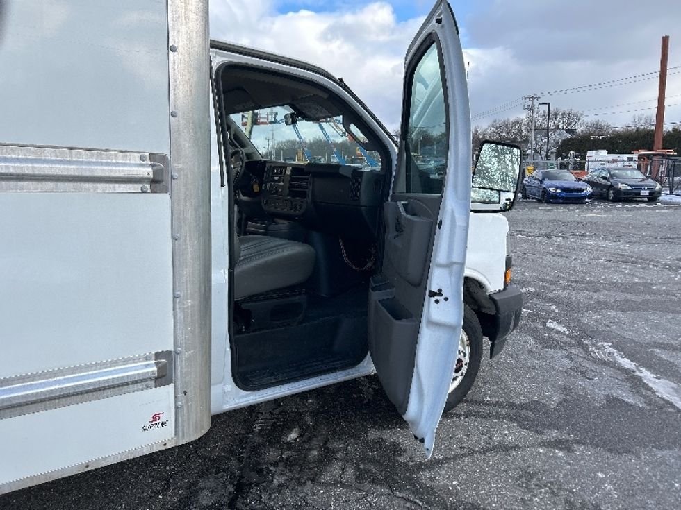 Light Duty Box Truck-Light and Medium Duty Trucks-GMC-2021-Savana G33903-Chicopee-MA-86,935\n\t\tmiles-$ 29,000 - Image 20