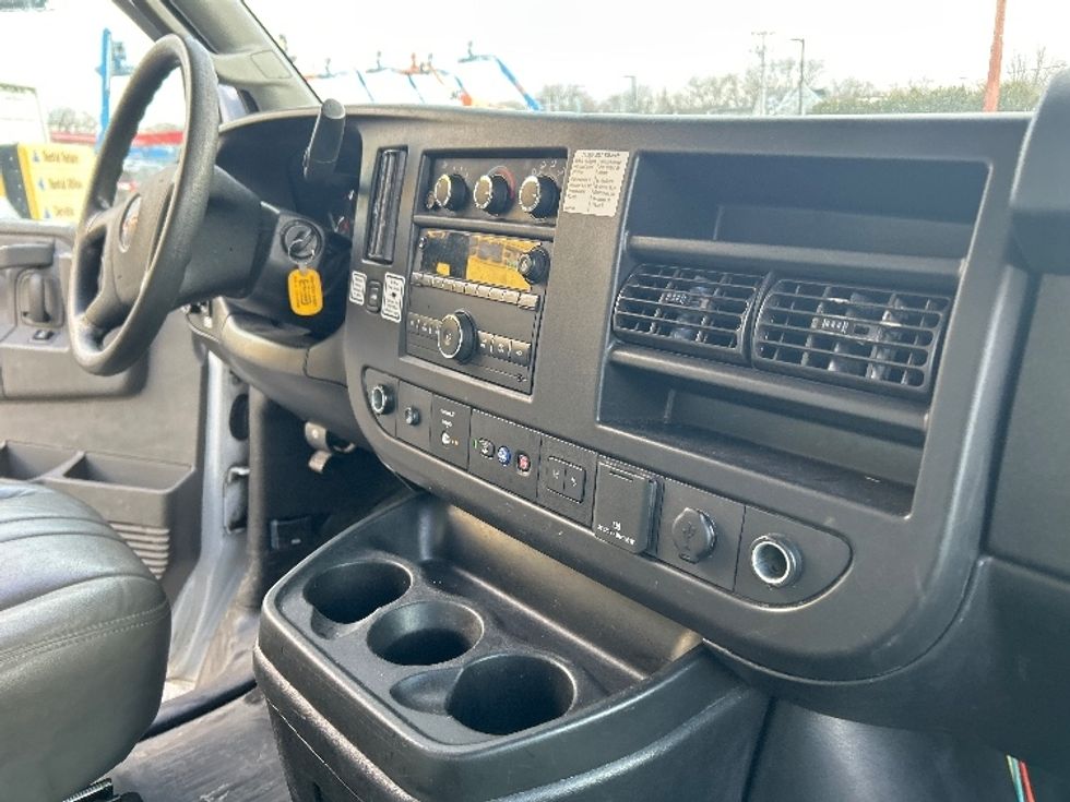 Light Duty Box Truck-Light and Medium Duty Trucks-GMC-2021-Savana G33903-Chicopee-MA-86,935\n\t\tmiles-$ 29,000 - Image 22