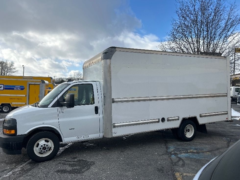 Light Duty Box Truck-Light and Medium Duty Trucks-GMC-2021-Savana G33903-Chicopee-MA-86,935\n\t\tmiles-$ 29,000 - Image 4
