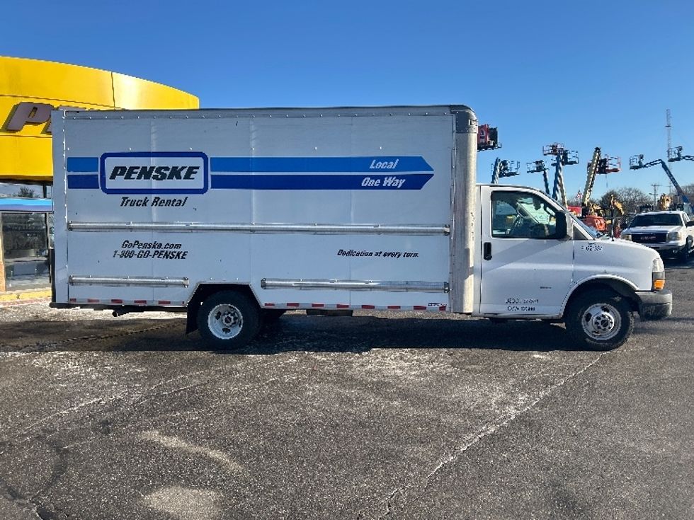 Light Duty Box Truck-Light and Medium Duty Trucks-GMC-2021-Savana G33903-Chicopee-MA-87,684\n\t\tmiles-$ 29,500 - Image 15