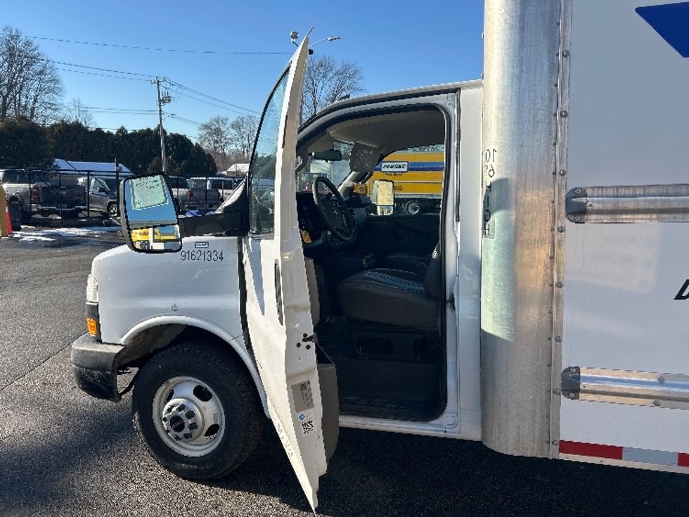 Light Duty Box Truck-Light and Medium Duty Trucks-GMC-2021-Savana G33903-Chicopee-MA-87,684\n\t\tmiles-$ 29,500 - Image 16