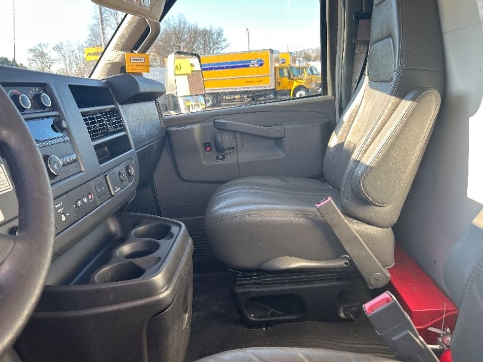 Light Duty Box Truck-Light and Medium Duty Trucks-GMC-2021-Savana G33903-Chicopee-MA-87,684\n\t\tmiles-$ 29,500 - Image 19