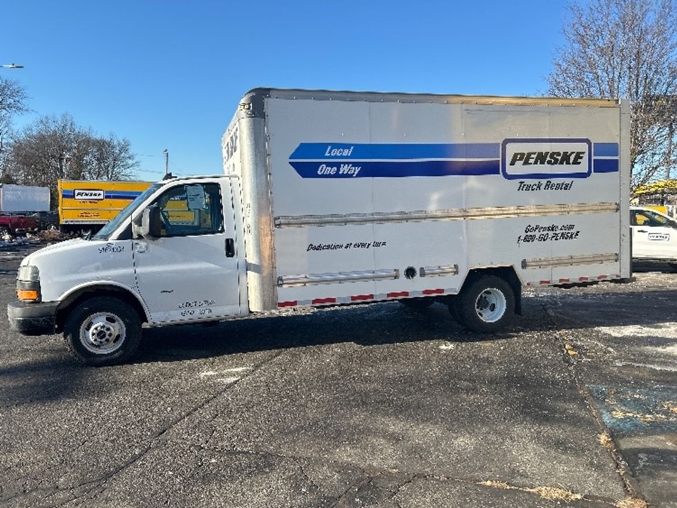 Light Duty Box Truck-Light and Medium Duty Trucks-GMC-2021-Savana G33903-Chicopee-MA-87,684\n\t\tmiles-$ 29,500 - Image 4