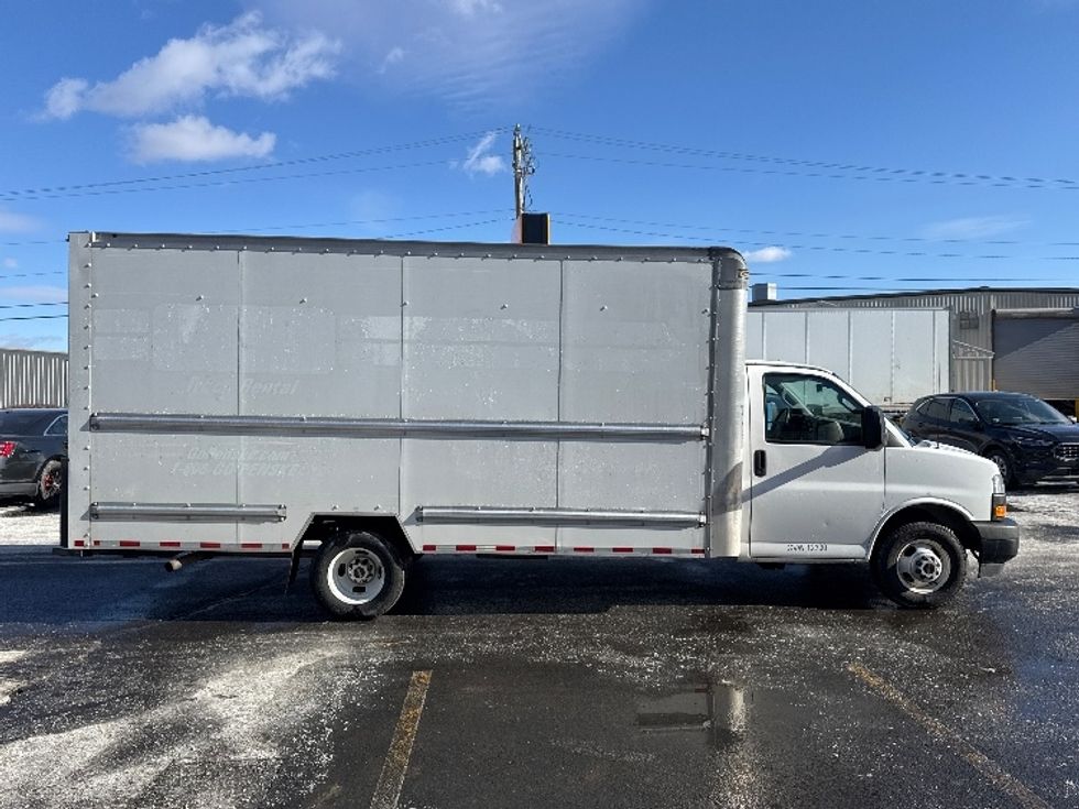 Light Duty Box Truck-Light and Medium Duty Trucks-GMC-2021-Savana G33903-Chicopee-MA-89,566\n\t\tmiles-$ 28,750 - Image 14