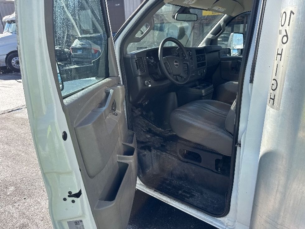 Light Duty Box Truck-Light and Medium Duty Trucks-GMC-2021-Savana G33903-Chicopee-MA-89,566\n\t\tmiles-$ 28,750 - Image 15