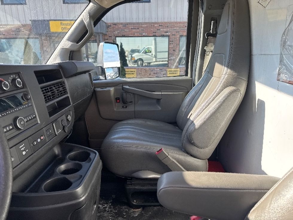 Light Duty Box Truck-Light and Medium Duty Trucks-GMC-2021-Savana G33903-Chicopee-MA-89,566\n\t\tmiles-$ 28,750 - Image 18