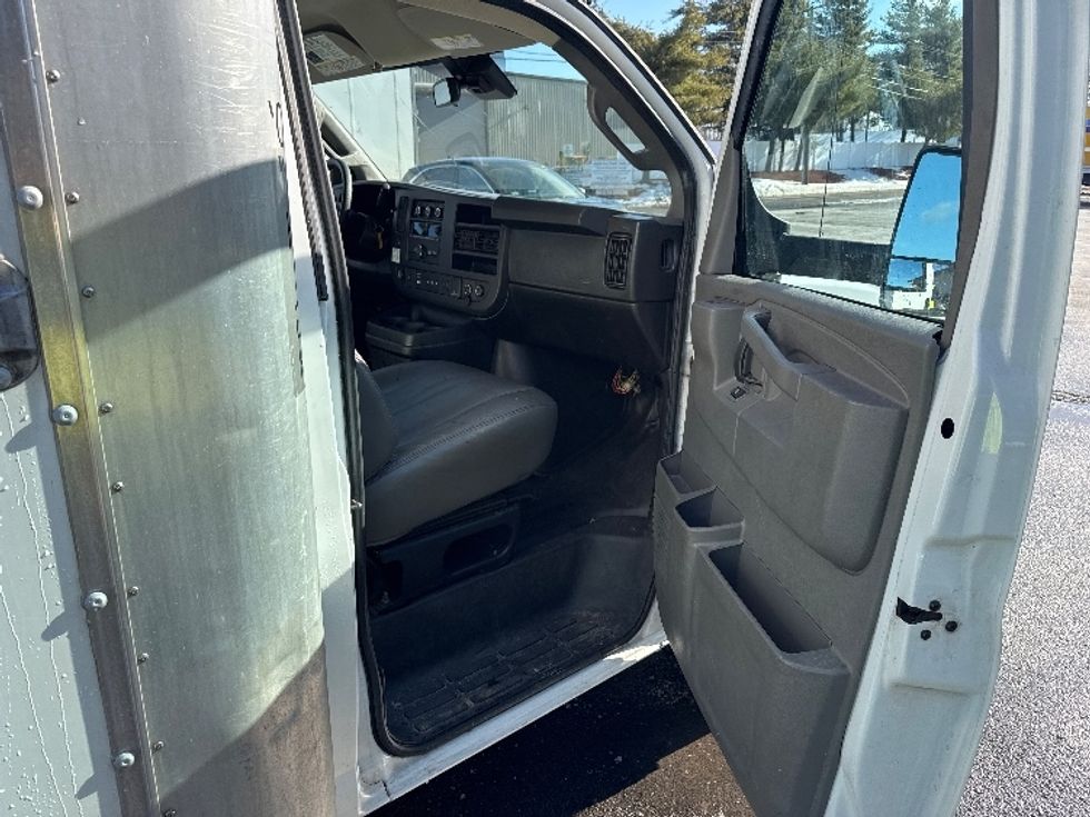 Light Duty Box Truck-Light and Medium Duty Trucks-GMC-2021-Savana G33903-Chicopee-MA-89,566\n\t\tmiles-$ 28,750 - Image 19