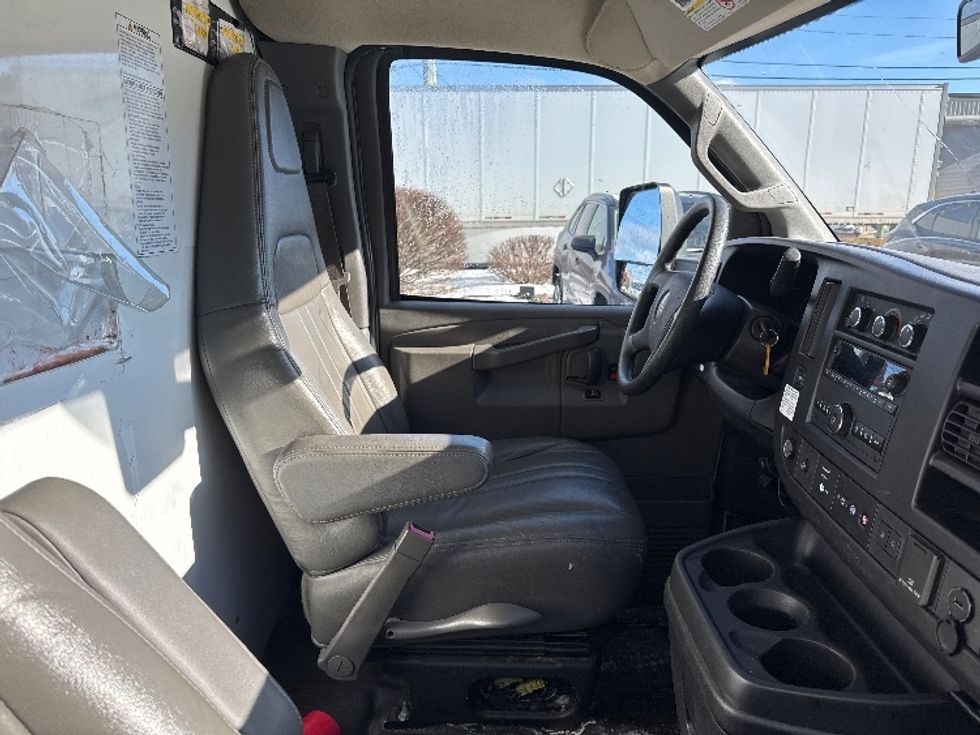 Light Duty Box Truck-Light and Medium Duty Trucks-GMC-2021-Savana G33903-Chicopee-MA-89,566\n\t\tmiles-$ 28,750 - Image 21