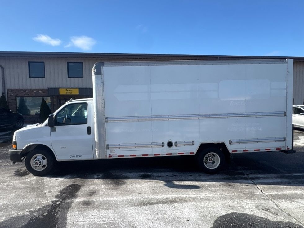 Light Duty Box Truck-Light and Medium Duty Trucks-GMC-2021-Savana G33903-Chicopee-MA-89,566\n\t\tmiles-$ 28,750 - Image 4