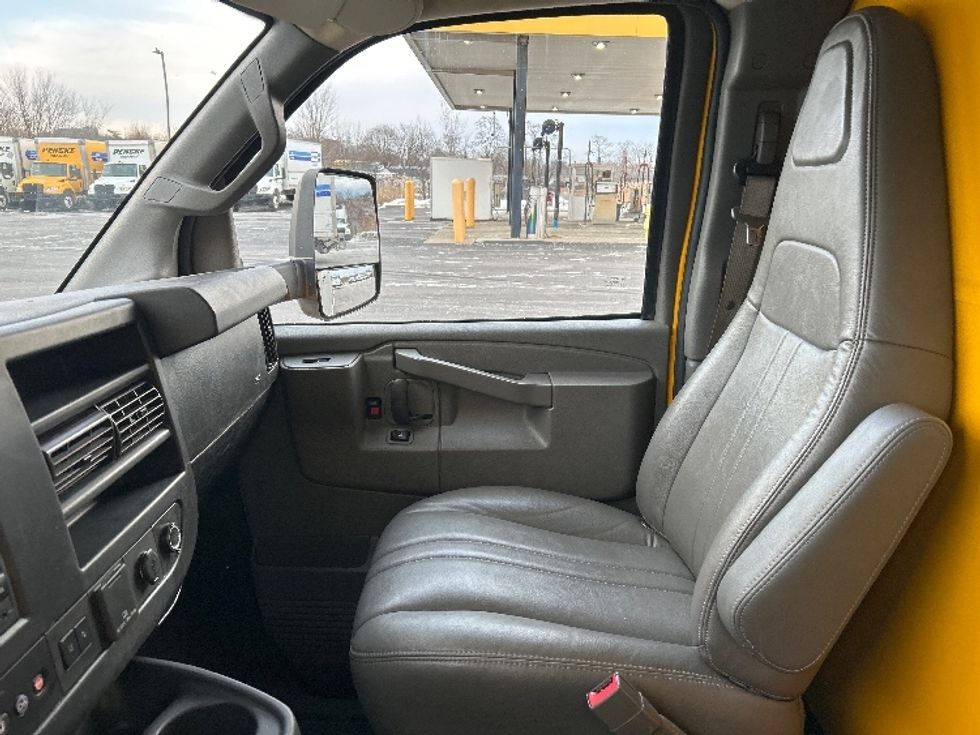 Light Duty Box Truck-Light and Medium Duty Trucks-GMC-2021-Savana G33903-Chicopee-MA-90,406\n\t\tmiles-$ 26,000 - Image 17