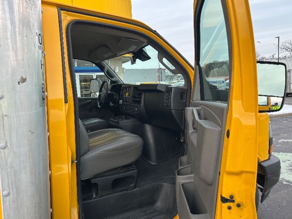 Light Duty Box Truck-Light and Medium Duty Trucks-GMC-2021-Savana G33903-Chicopee-MA-90,406\n\t\tmiles-$ 26,000 - Image 18