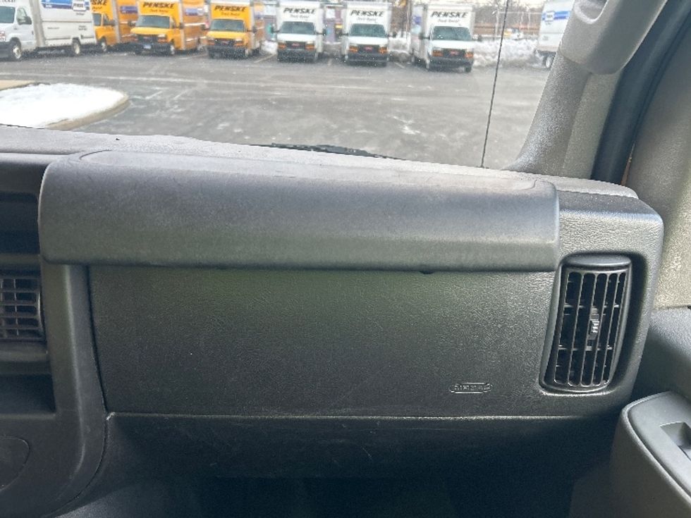 Light Duty Box Truck-Light and Medium Duty Trucks-GMC-2021-Savana G33903-Chicopee-MA-90,406\n\t\tmiles-$ 26,000 - Image 19