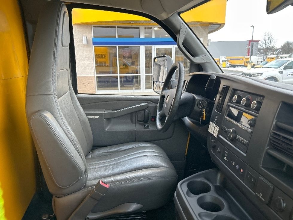 Light Duty Box Truck-Light and Medium Duty Trucks-GMC-2021-Savana G33903-Chicopee-MA-90,406\n\t\tmiles-$ 26,000 - Image 20