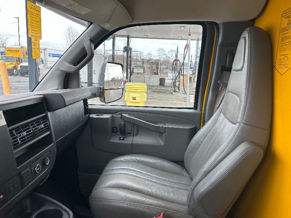 Light Duty Box Truck-Light and Medium Duty Trucks-GMC-2021-Savana G33903-Chicopee-MA-90,905\n\t\tmiles-$ 26,000 - Image 17