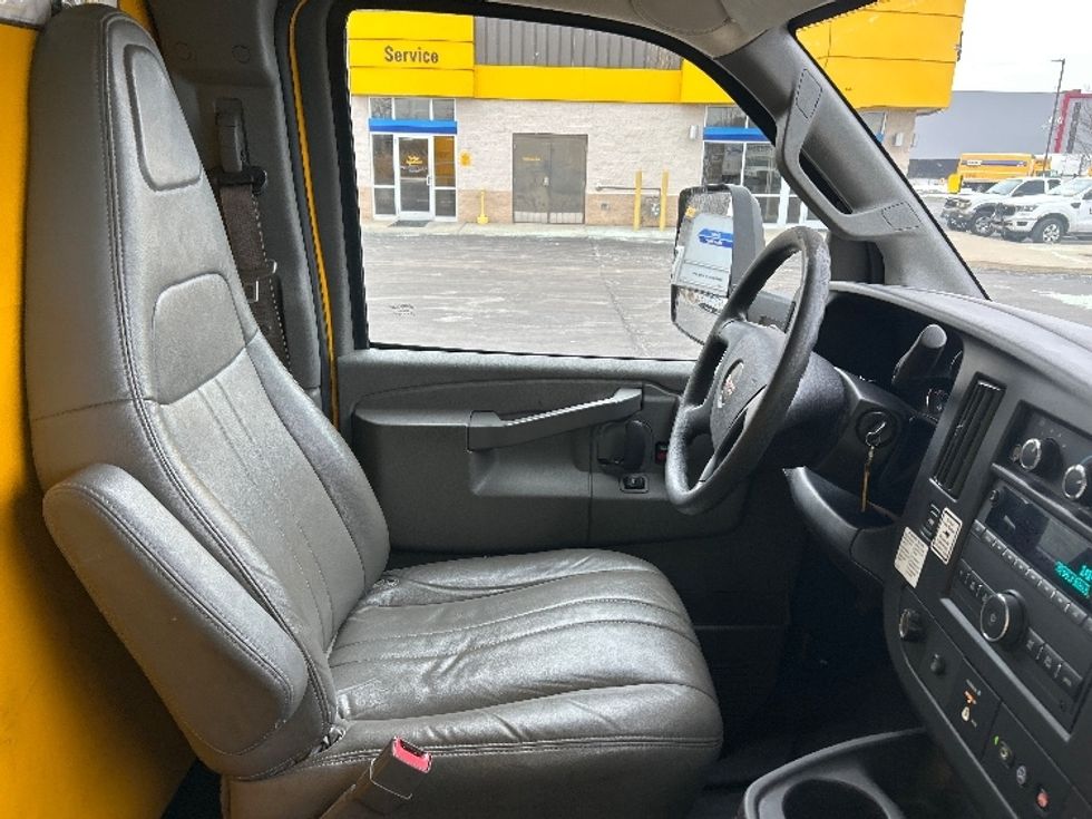 Light Duty Box Truck-Light and Medium Duty Trucks-GMC-2021-Savana G33903-Chicopee-MA-90,905\n\t\tmiles-$ 26,000 - Image 20