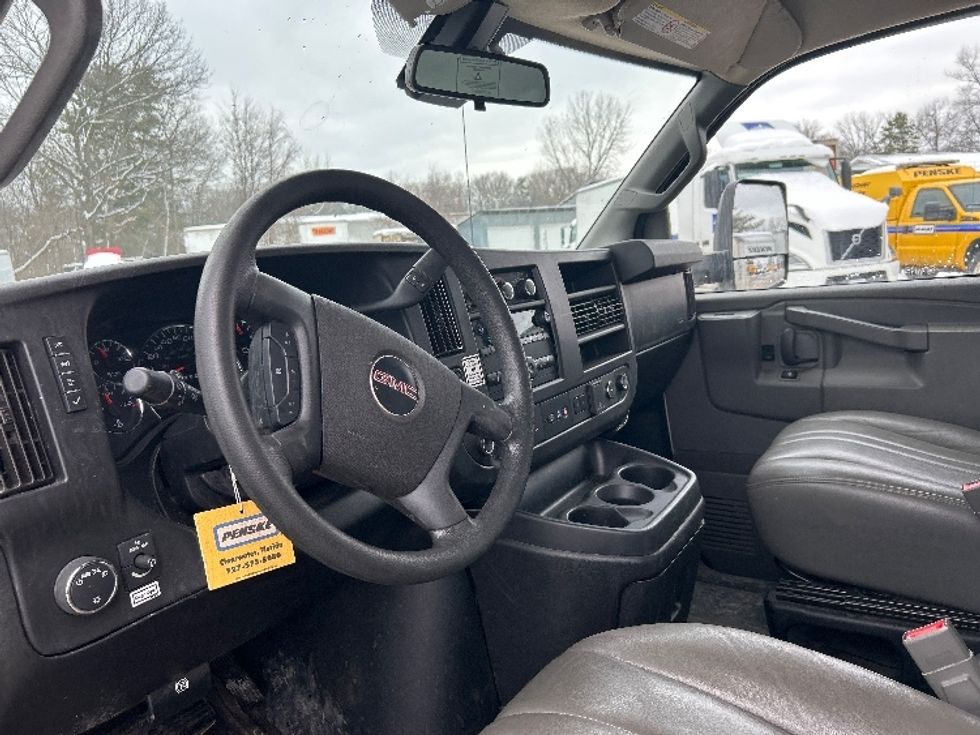 Light Duty Box Truck-Light and Medium Duty Trucks-GMC-2021-Savana G33903-Chicopee-MA-92,966\n\t\tmiles-$ 28,500 - Image 16